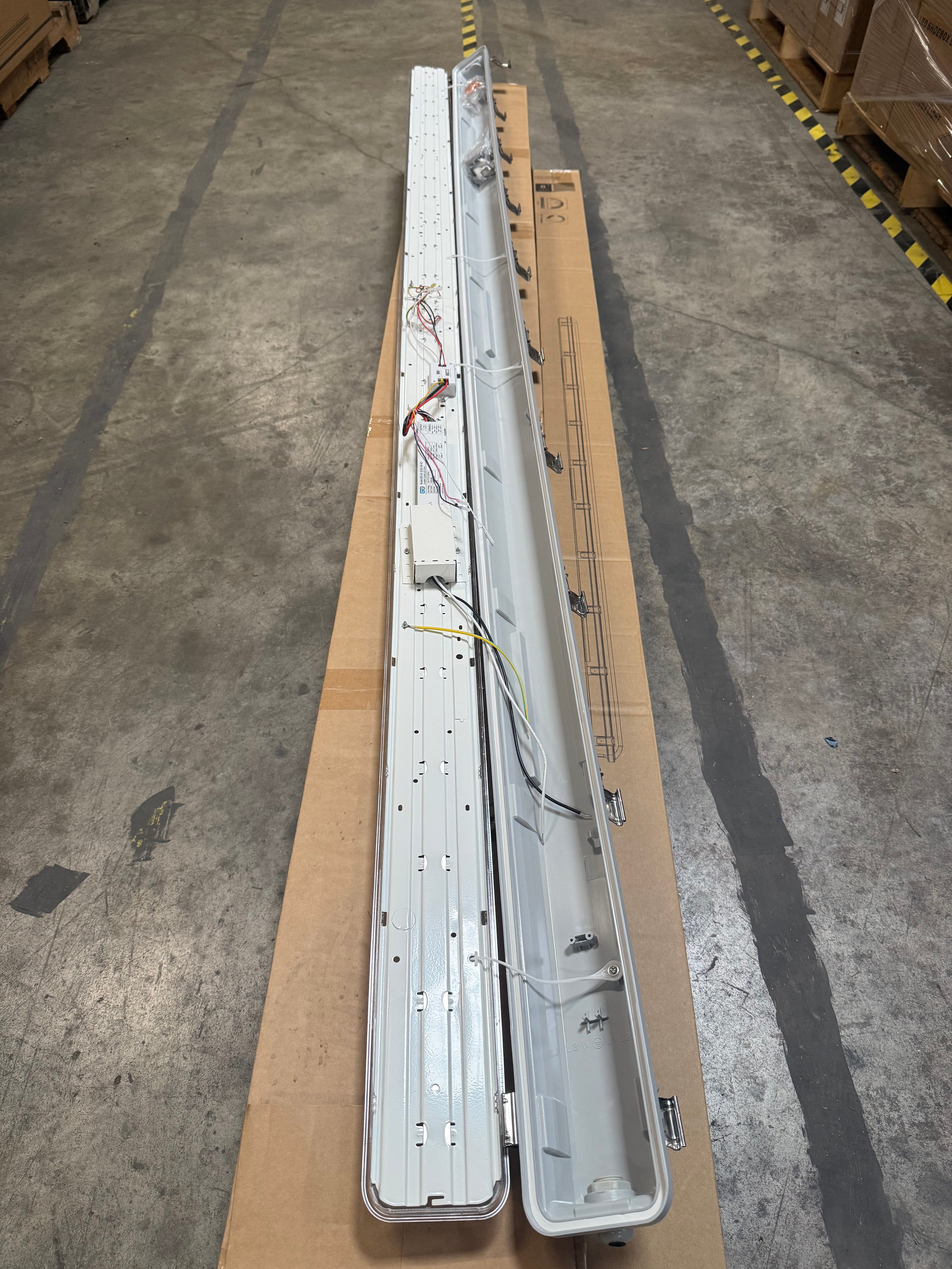 LED Vapor Tight 8FT Clear Strip Cover 8FT-VT-H-3W3CCT