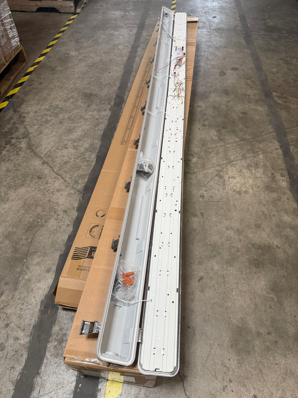LED Vapor Tight 8FT Clear Strip Cover 8FT-VT-H-3W3CCT
