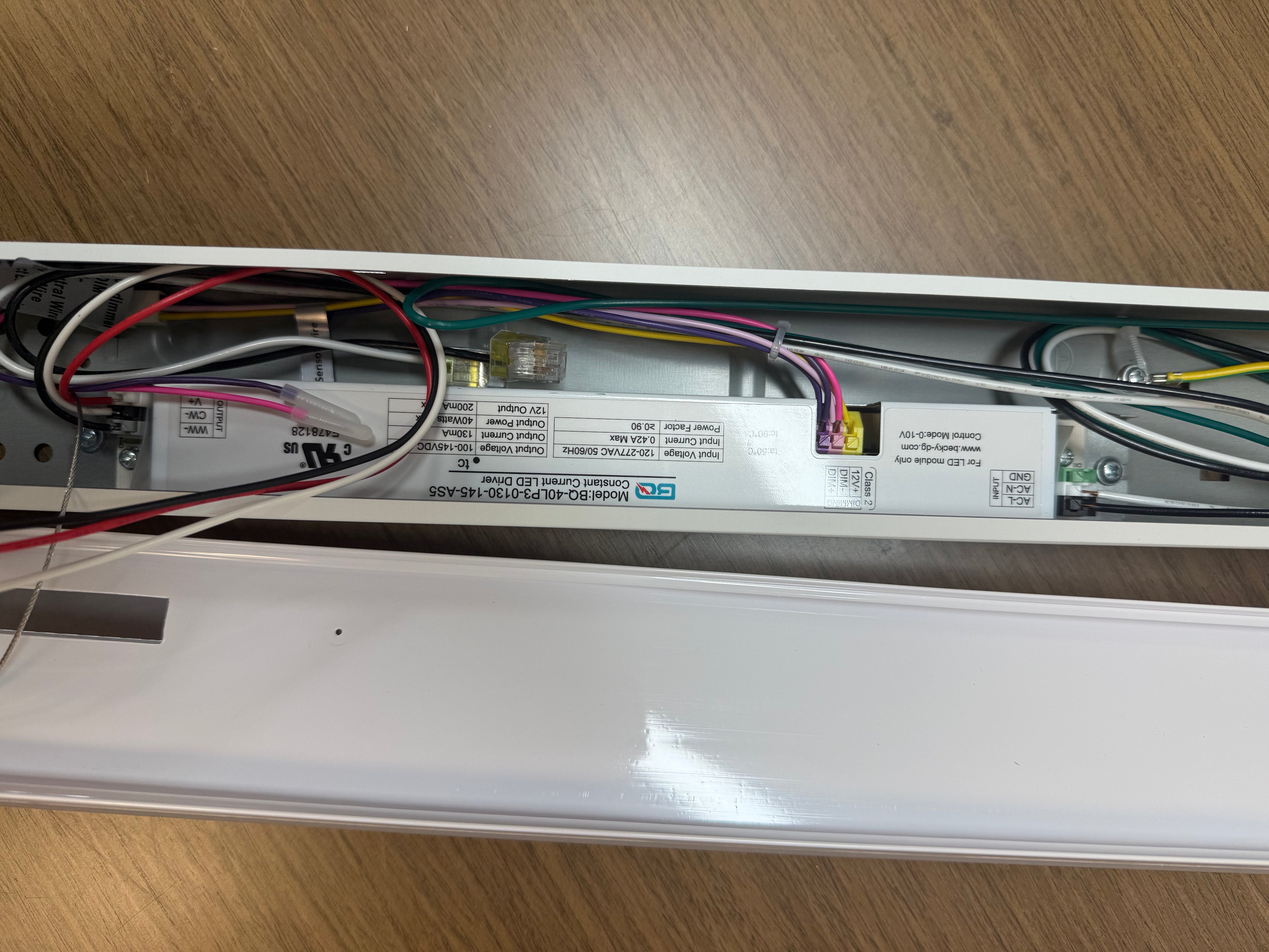 LED Linear Strip LS8060 Series 2FT/ 20W LS8060X-2FT-H-5W5CCT