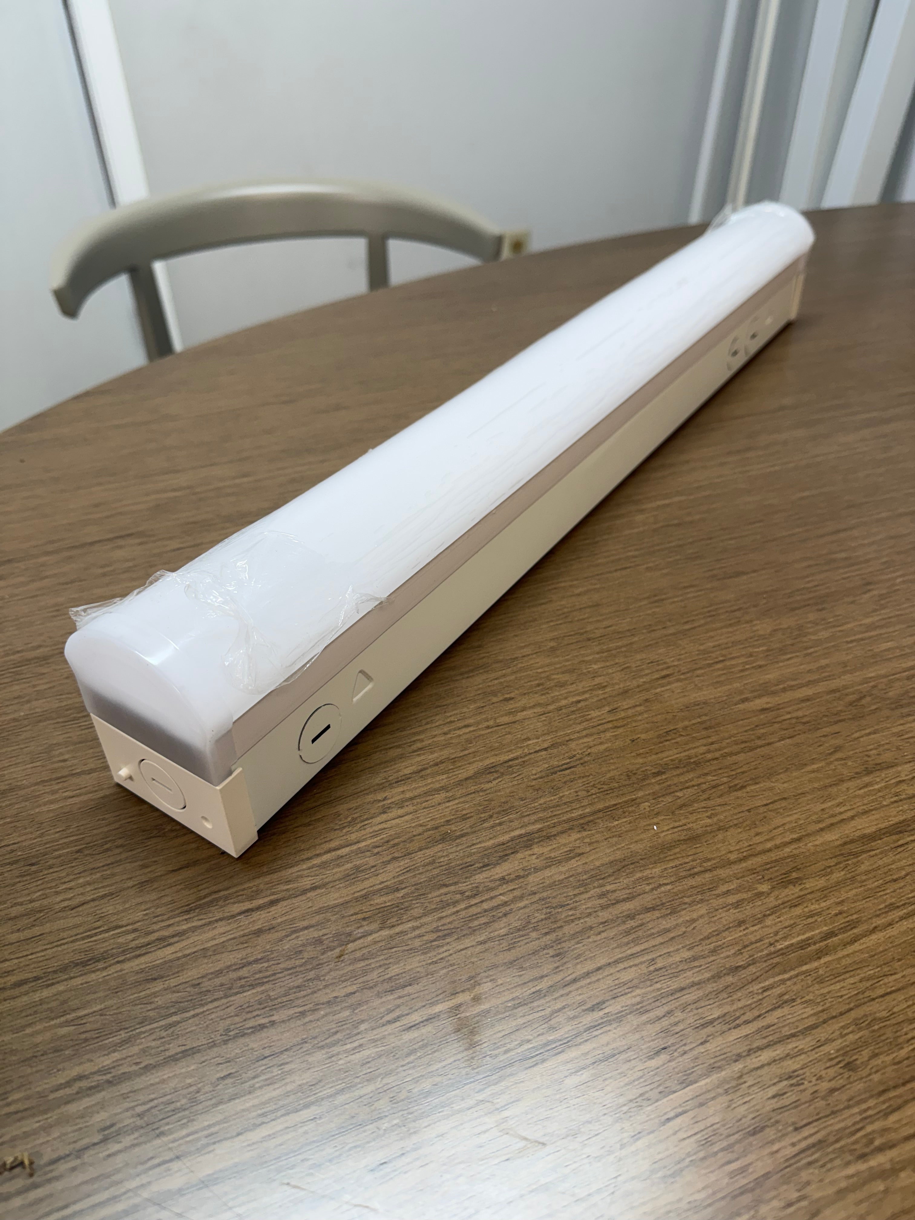 LED Linear Strip LS8060 Series 2FT/ 20W LS8060X-2FT-H-5W5CCT