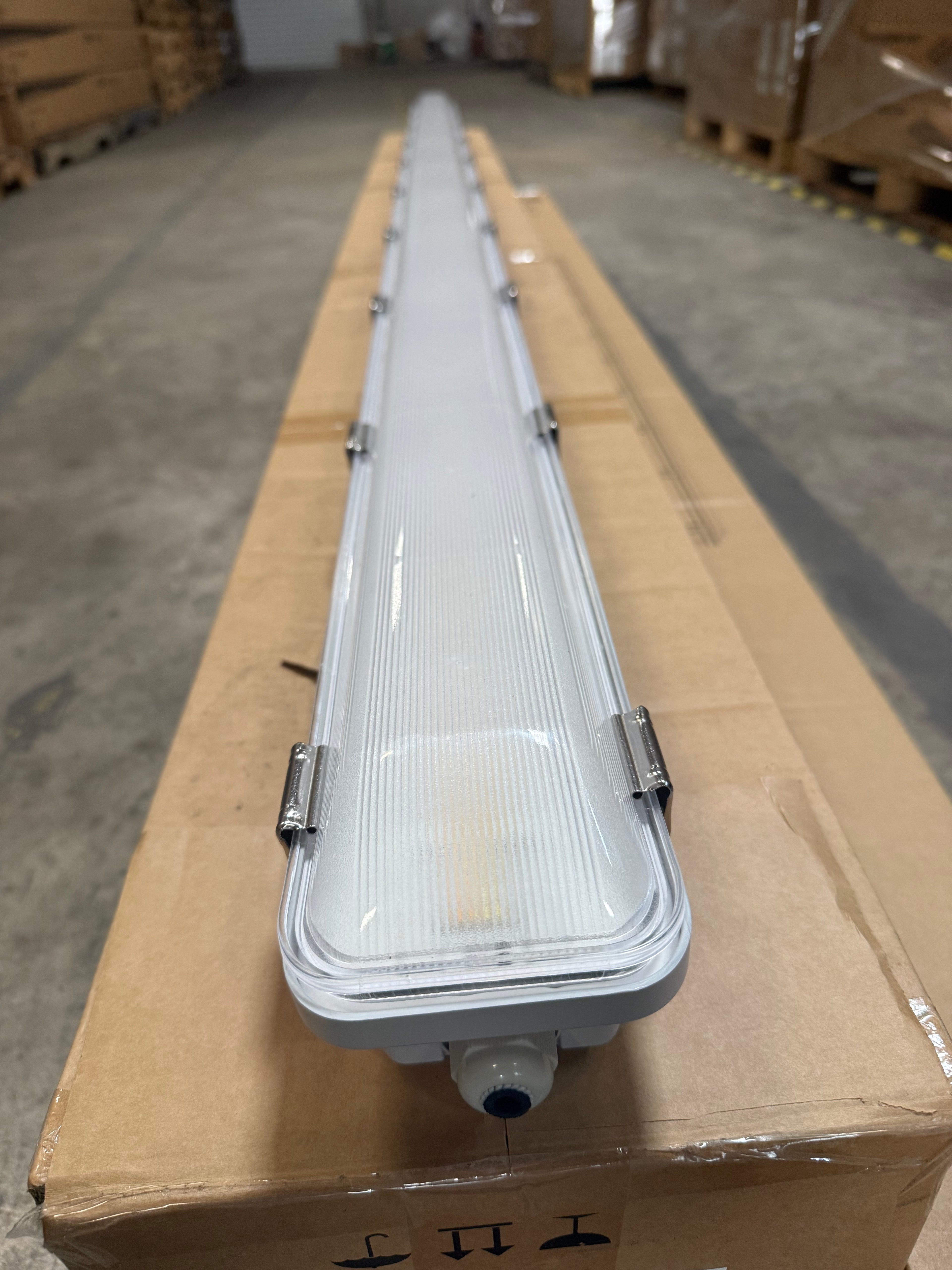 LED Vapor Tight 8FT Clear Strip Cover 8FT-VT-H-3W3CCT