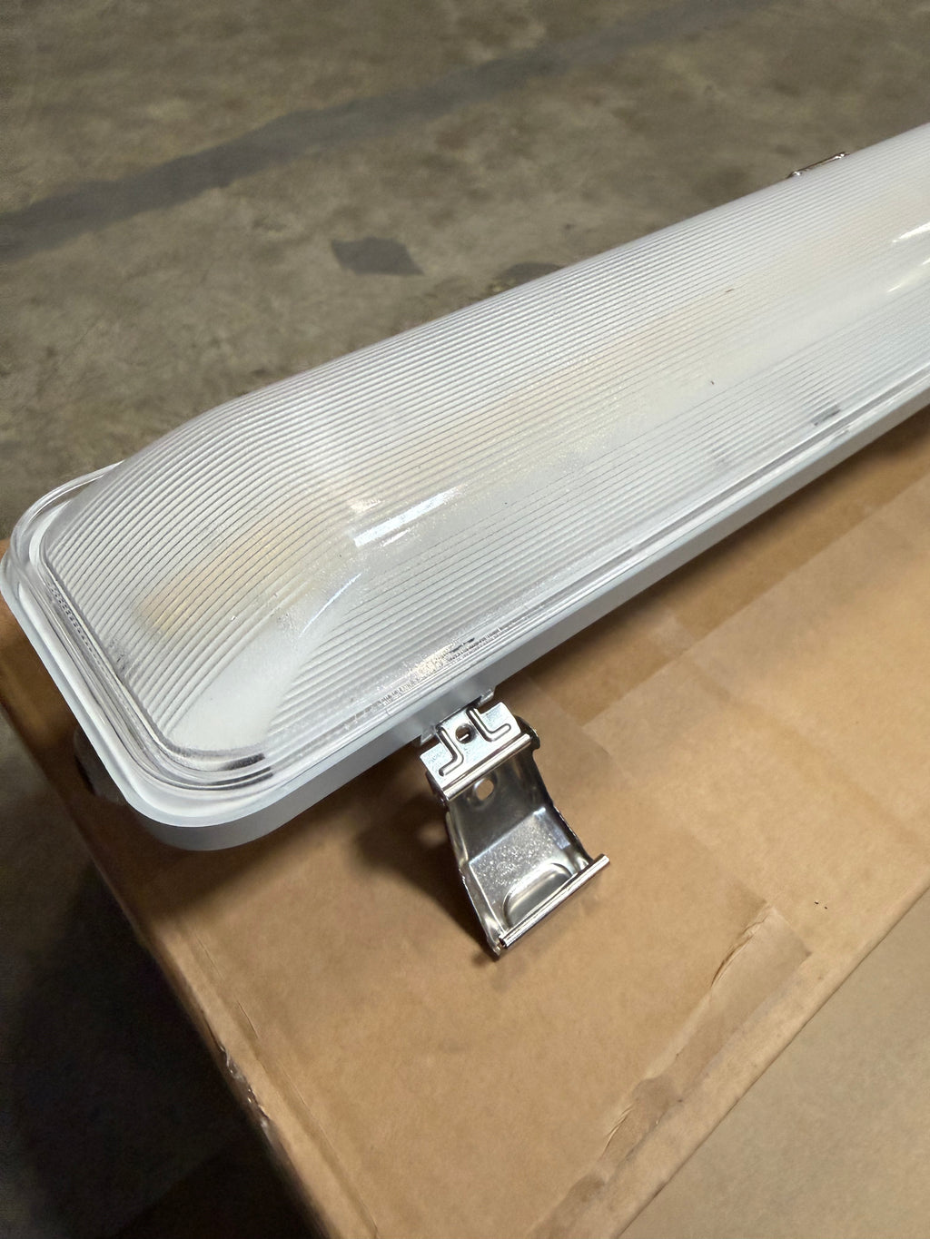 LED Vapor Tight 8FT Clear Strip Cover 8FT-VT-H-3W3CCT