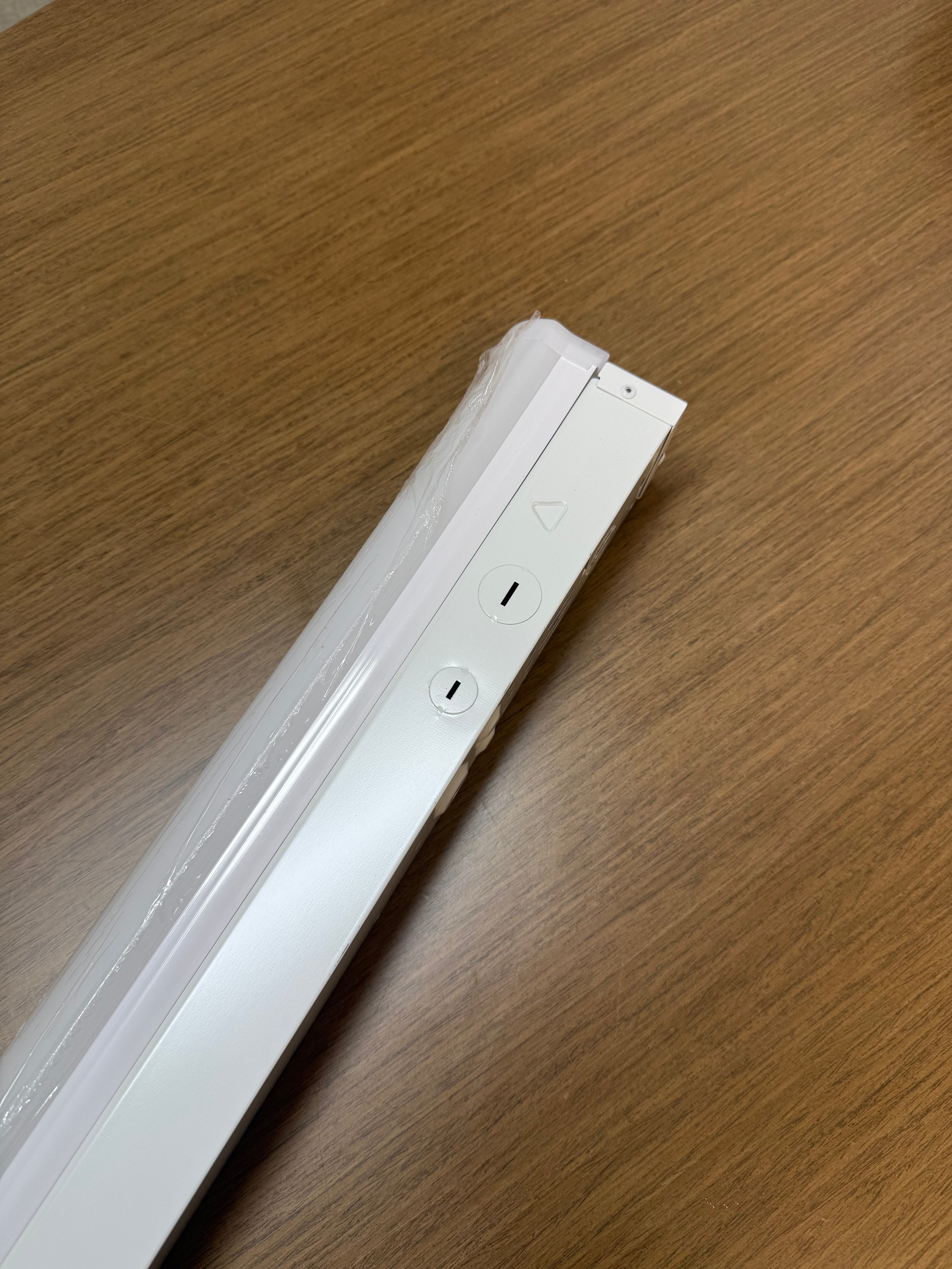 LED Linear Strip LS8060 Series 4FT 72W LS8060T-4FT-H-5WCCT