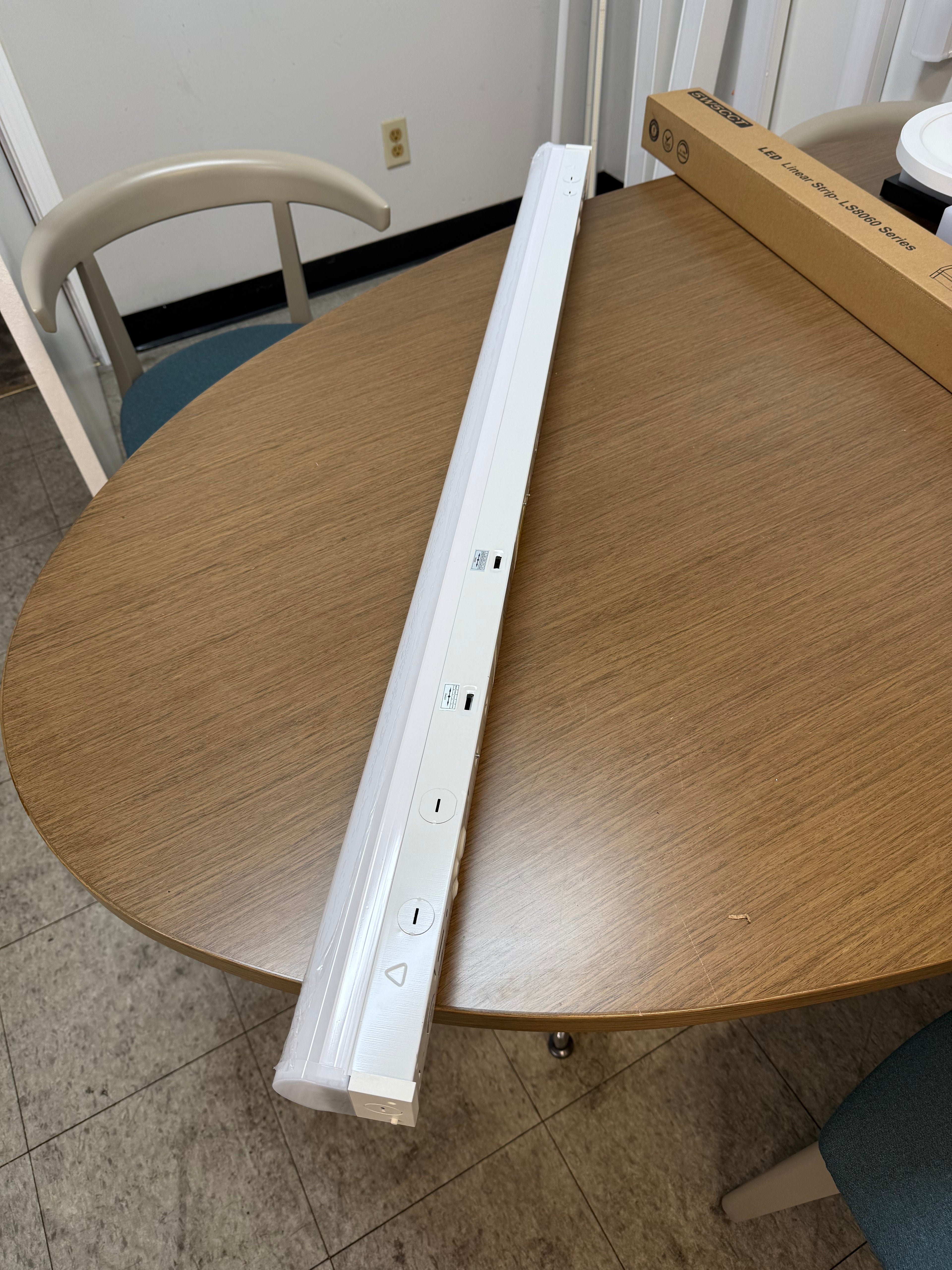 LED Linear Strip LS8060 Series 4FT/ 40W LS8060X-4FT-H-5WCCT
