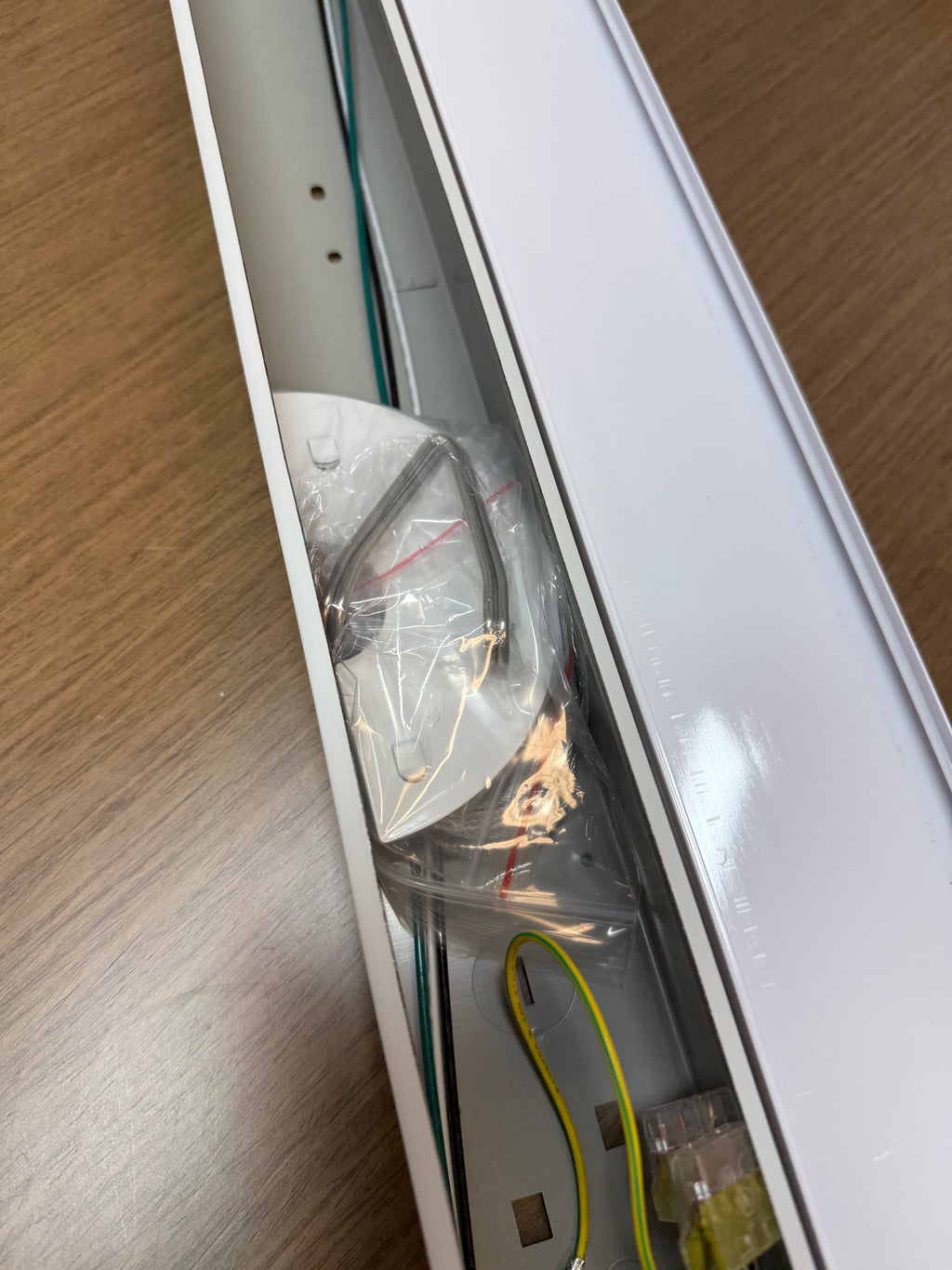 LED Linear Strip LS8060 Series 4FT/ 40W LS8060X-4FT-H-5WCCT