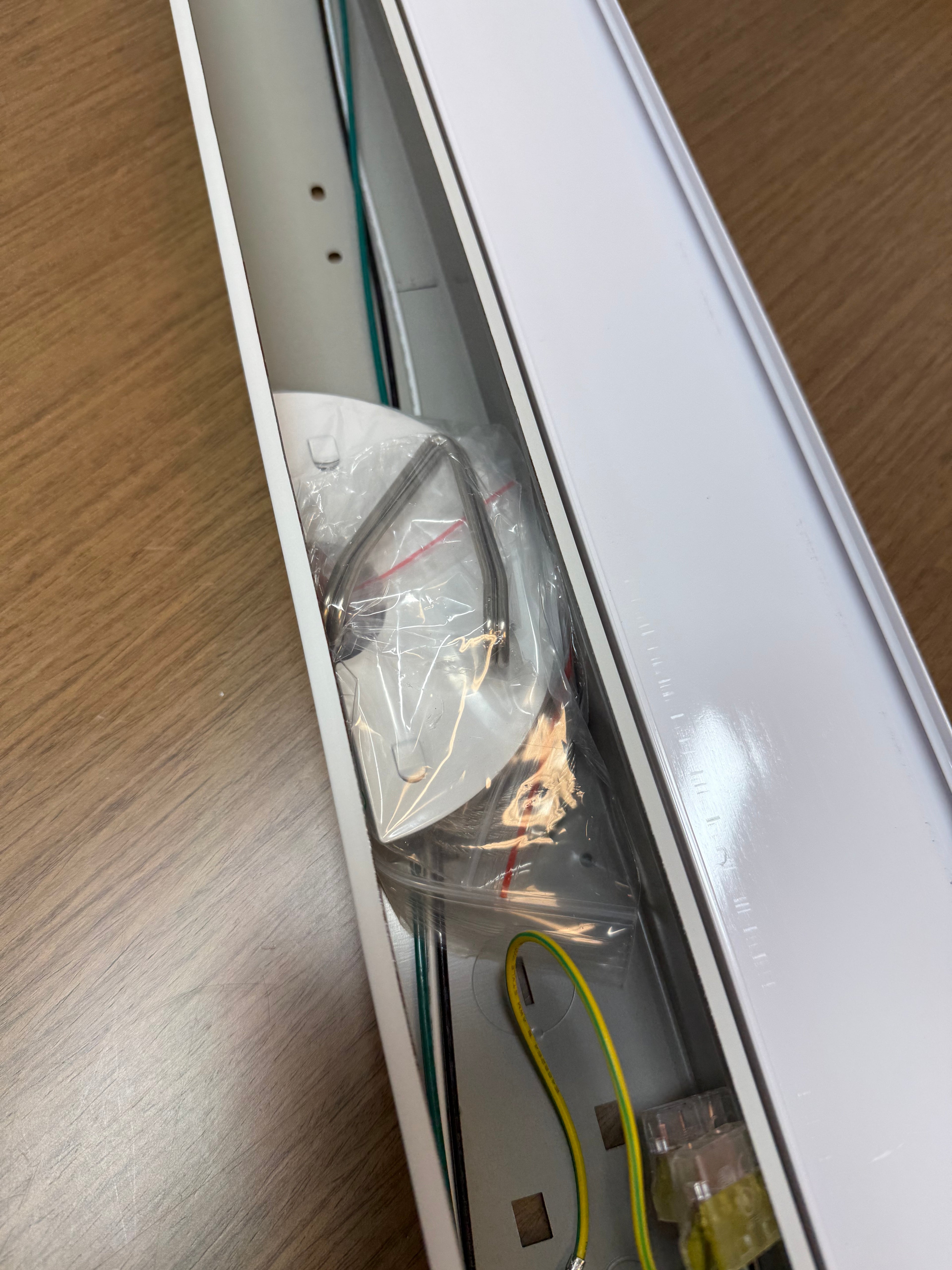 LED Linear Strip LS8060 Series 4FT/ 40W LS8060X-4FT-H-5WCCT