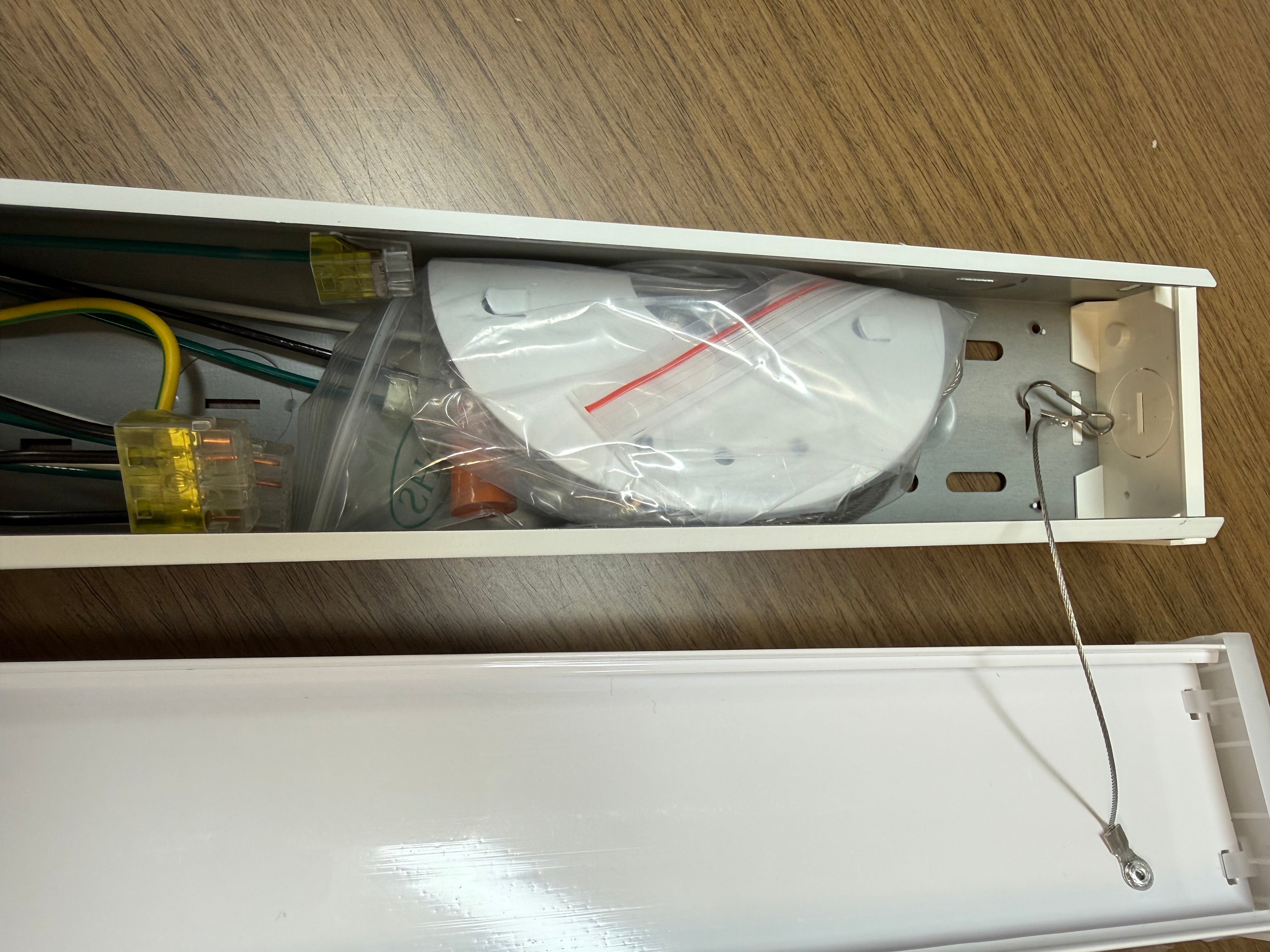 LED Linear Strip LS8060 Series 2FT/ 20W LS8060X-2FT-H-5W5CCT