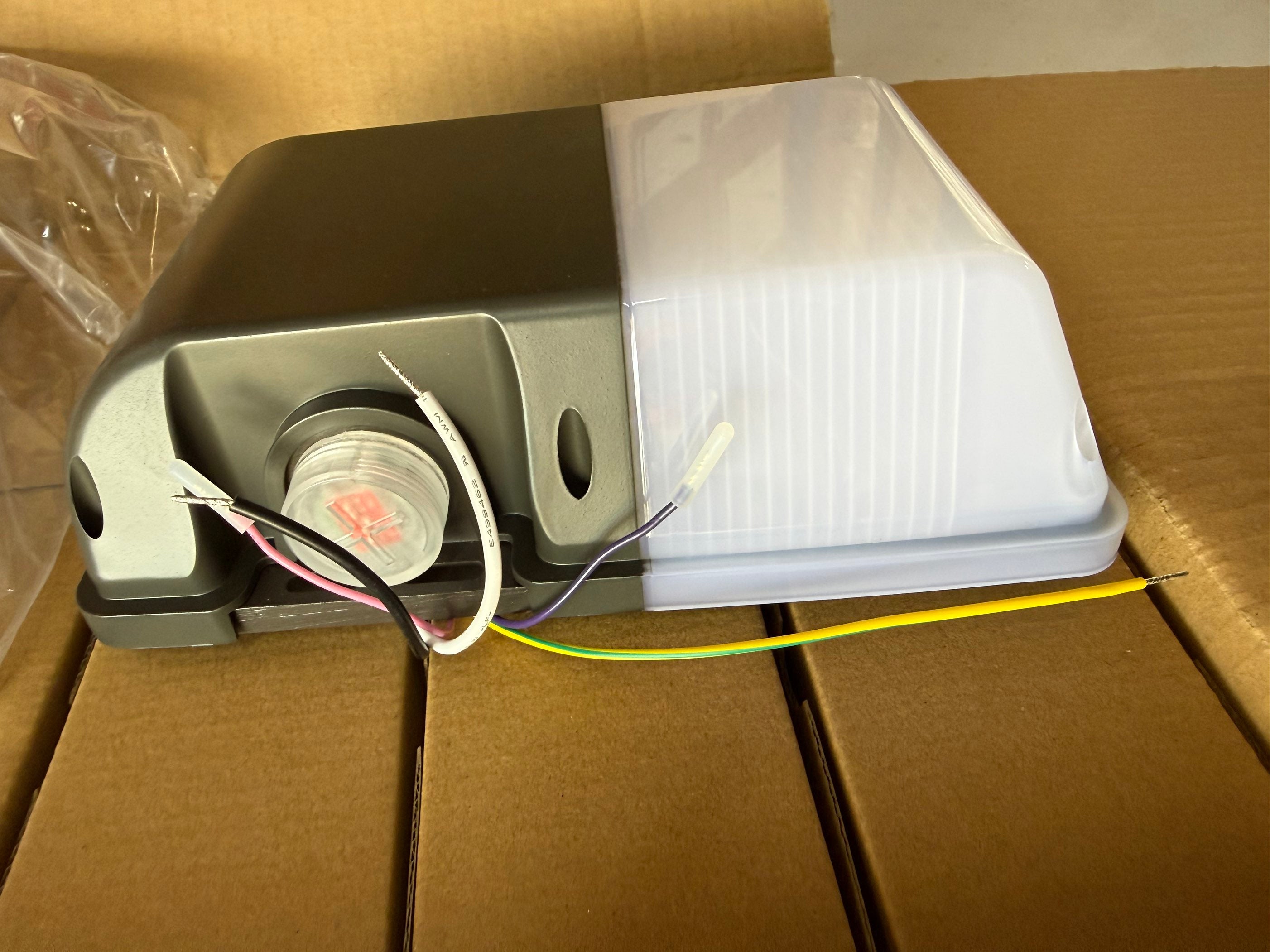 LED MINI WALL PACK with photocell 15/20/25W 3500/5000/6500K AC120-277V MWP-962-3W3CCT