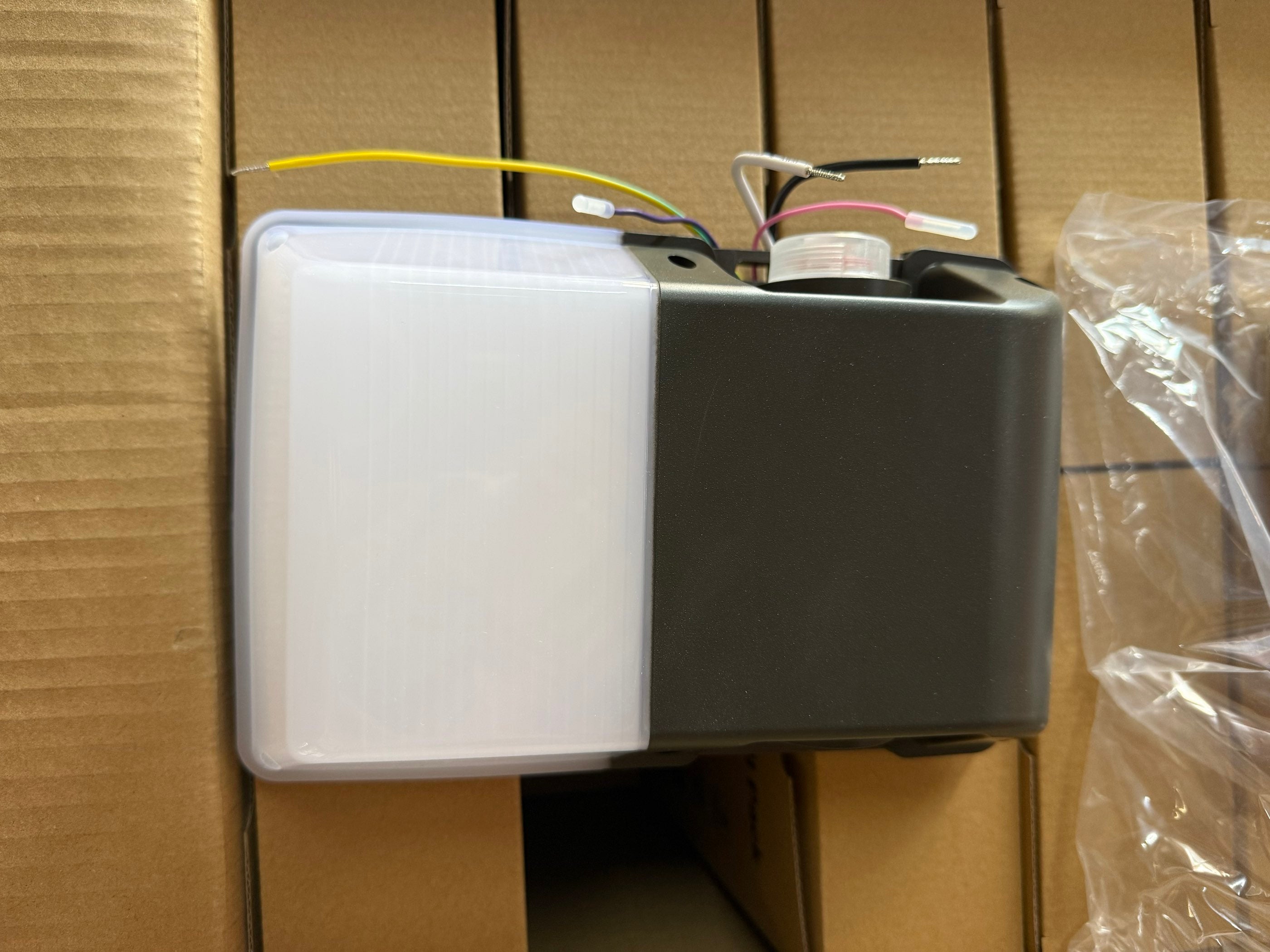 LED MINI WALL PACK with photocell 15/20/25W 3500/5000/6500K AC120-277V MWP-962-3W3CCT