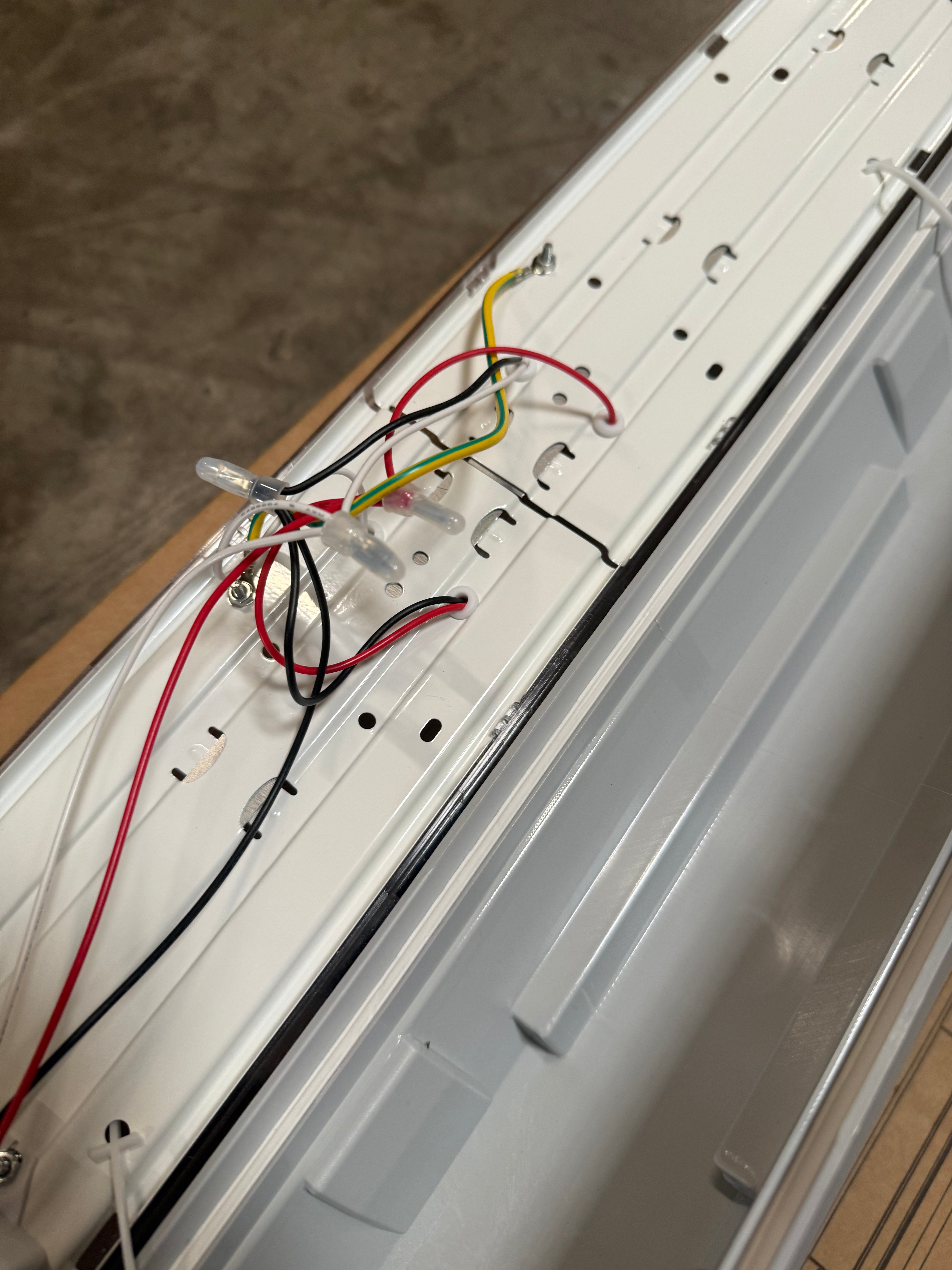LED Vapor Tight 8FT Clear Strip Cover 8FT-VT-H-3W3CCT