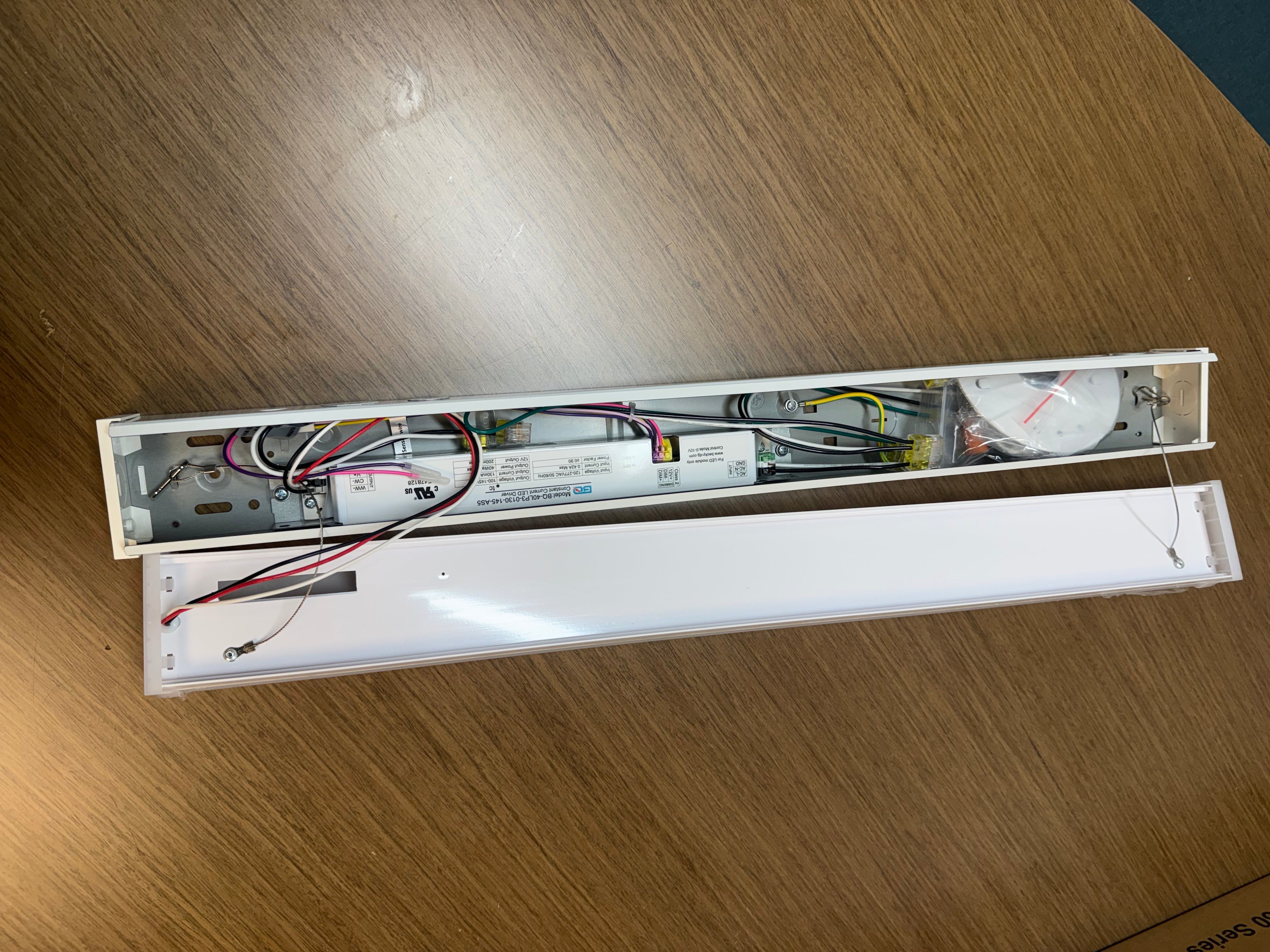 LED Linear Strip LS8060 Series 2FT/ 20W LS8060X-2FT-H-5W5CCT