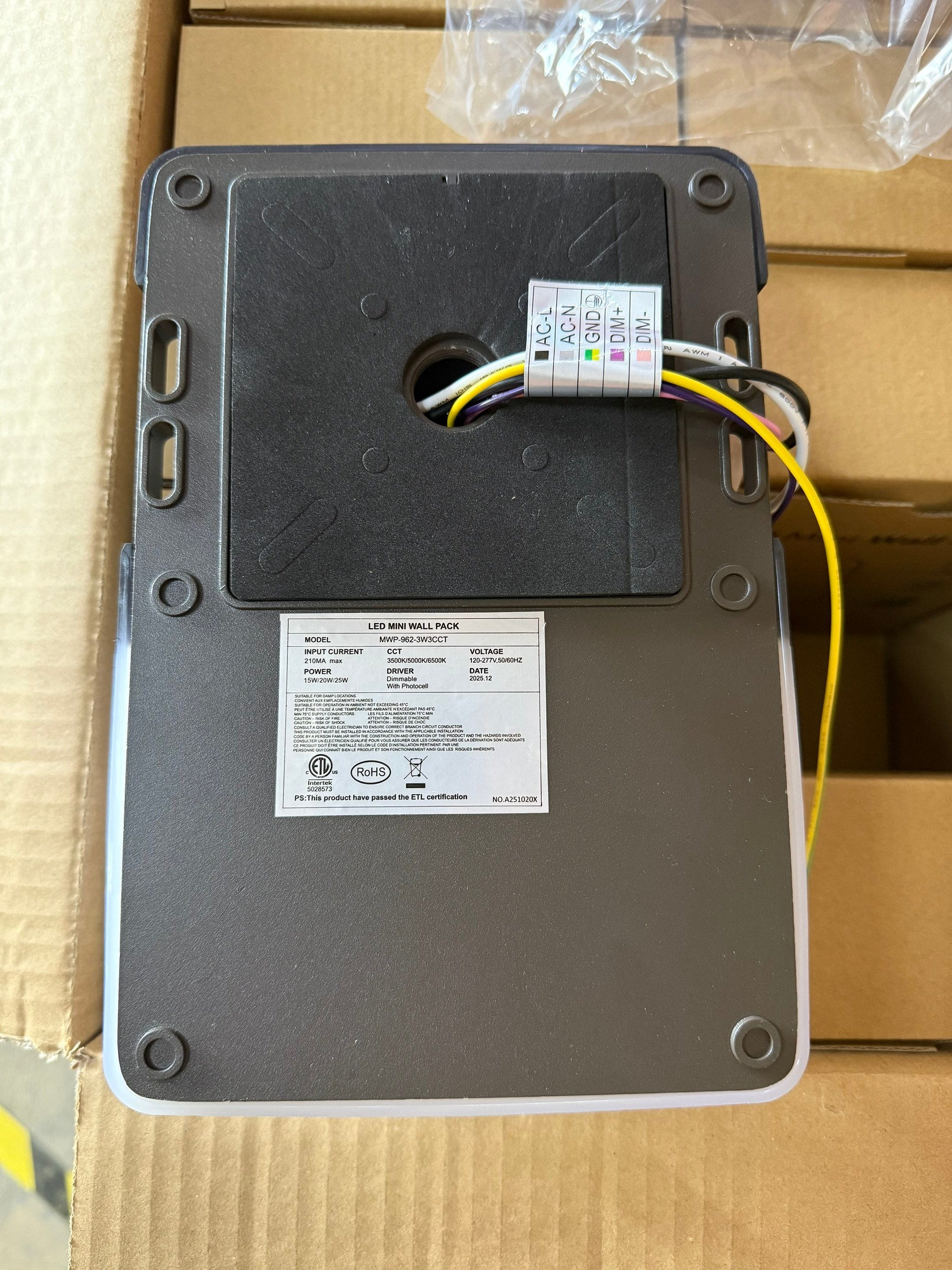 LED MINI WALL PACK with photocell 15/20/25W 3500/5000/6500K AC120-277V MWP-962-3W3CCT