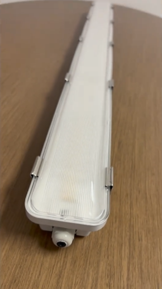 LED Vapor Tight 4FT Clear Strip Cover 4FT-VT-H-3W3CCT